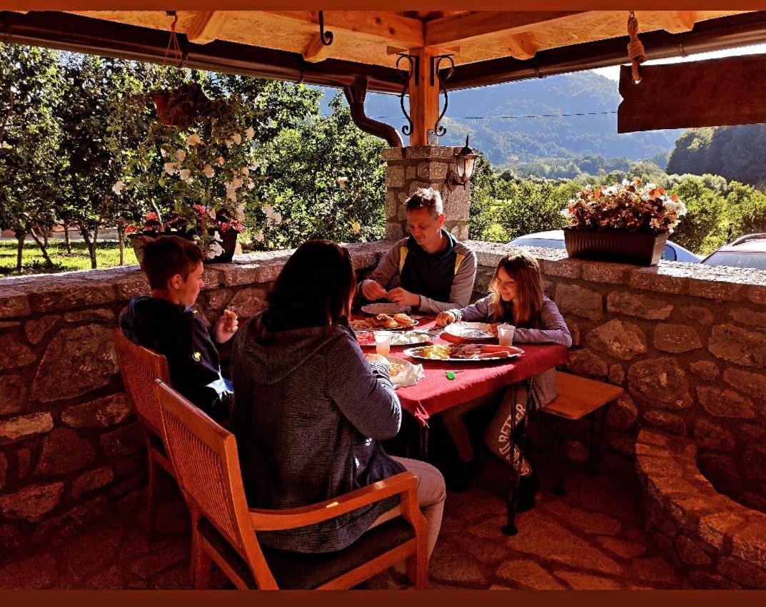 Holiday Bungalows & Food Plav Esterno foto